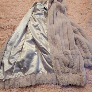 Elegant Cream Faux Fur Women's Jacket